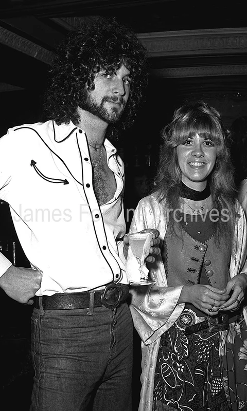 FLEETWOOD MAC - LINDSEY BUCKINGHAM & STEVIE NICKS BEVERLY HILLS, CA 1976