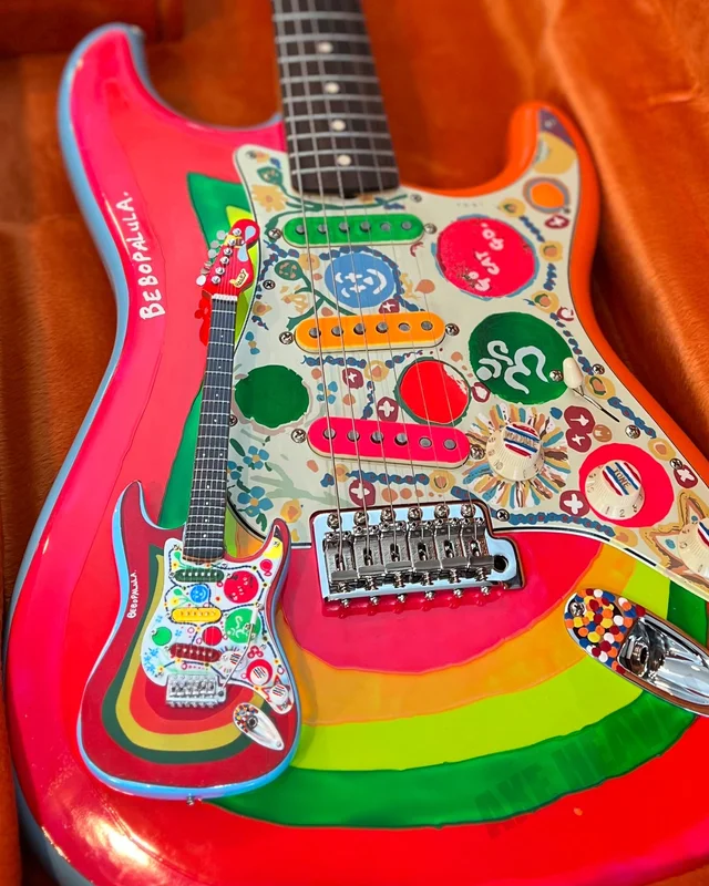 OFFICIALLY LICENSED GEORGE HARRISON FENDER STRAT ROCKY MINI GUITAR REPLICA - FAB FOUR