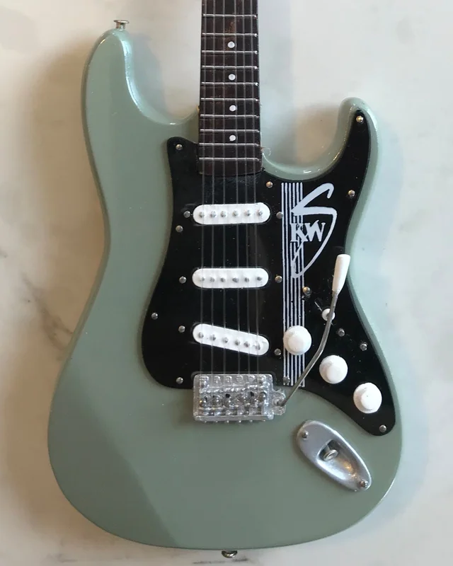 OFFICIALLY LICENSED KENNY WAYNE SHEPHERD MINI FENDER STRAT KWS GREEN SIGNATURE GUITAR MODEL