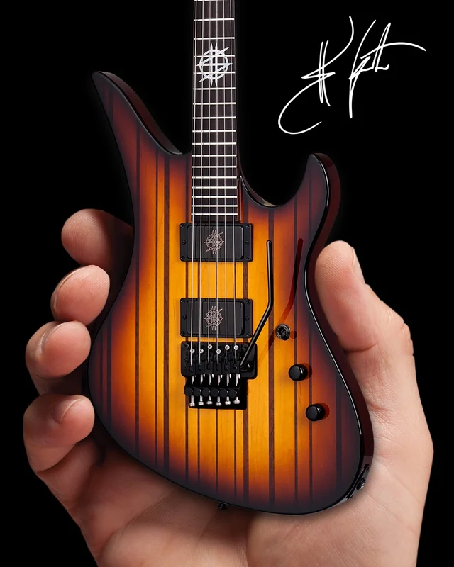 OFFICIALLY LICENSED SYNYSTER GATES FR USA SIGNATURE SCHECTER MINI GUITAR FROM AVENGED SEVENFOLD