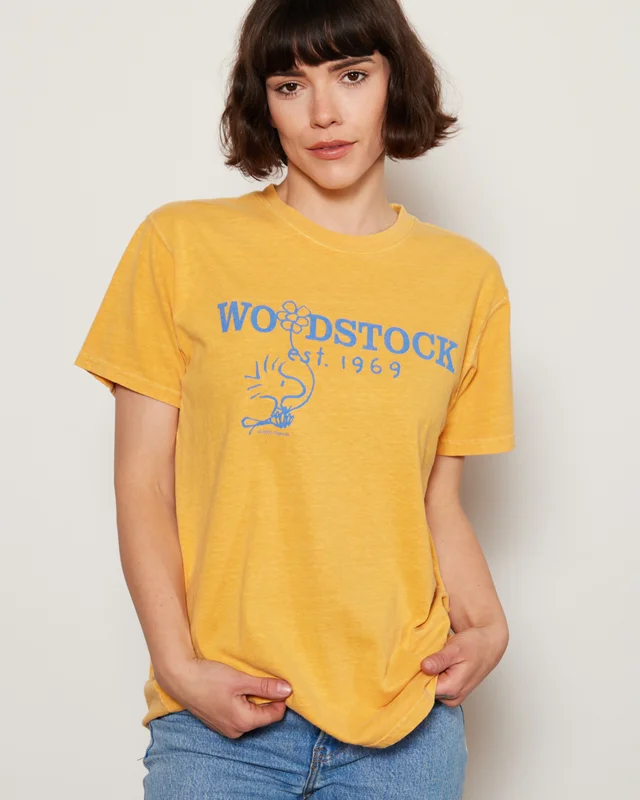 PEOPLE OF LEISURE - PEANUTS WOODSTOCK 1969 TEE Marigold