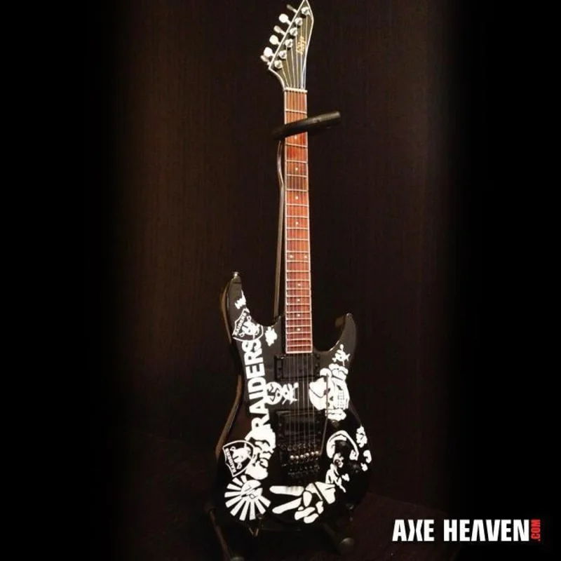 SLAYER - JEFF HANNEMAN - SIGNATURE RAIDERS TRIBUTE MINI GUITAR