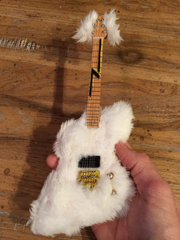 ZZ TOP - BILLY GIBBONS "THE FUR" MINI GUITAR